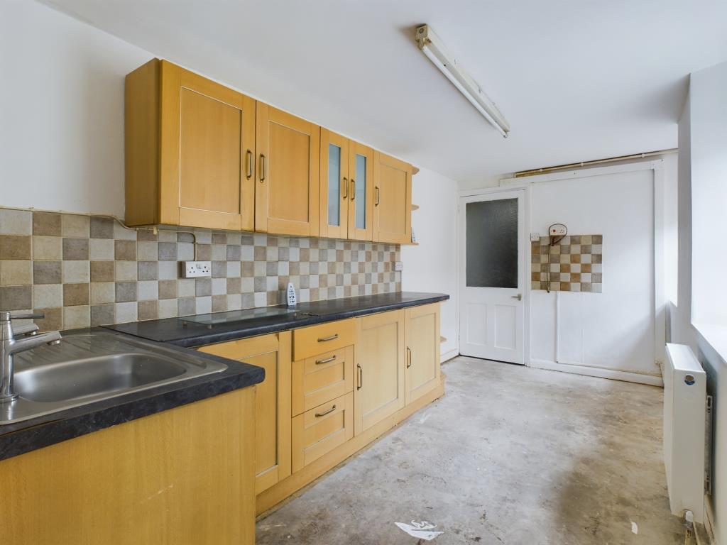 Lot: 43 - MIXED USE PROPERTY PLUS OUTBUILDING WITH PLANNING APPROVAL - Kitchen